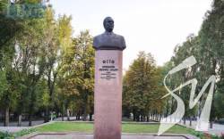 У Кам'янському на Дніпропетровщині міськрада відмовилась демонтувати пам'ятник Брежнєву У Кам'янському на Дніпропетровщині міськрада відмовилась демонтувати пам'ятник Брежнєву